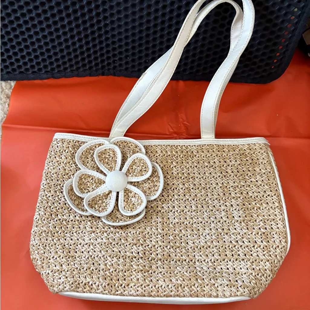 Bueno Tan and White Tote with Floral Accent - Image 3