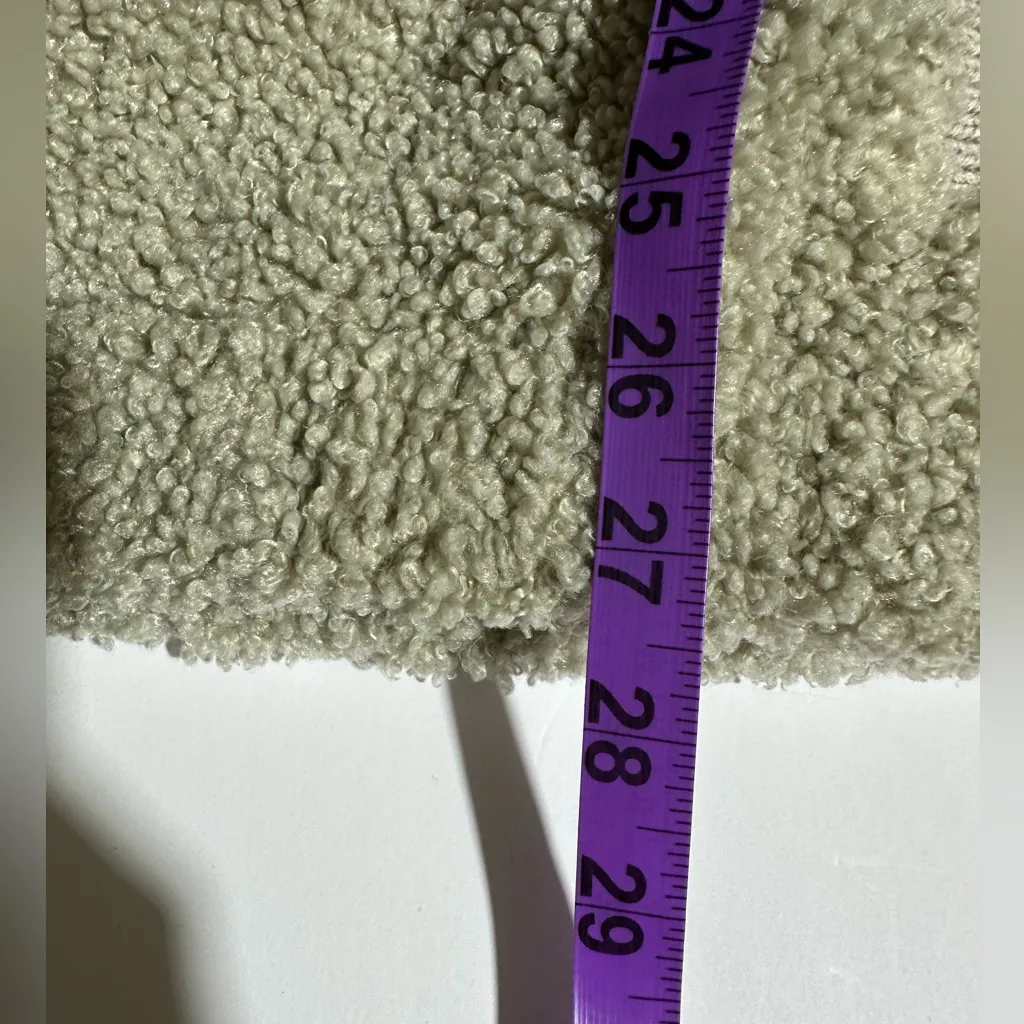 Varley  Rogers 1/2 Zip pullover Sherpa Sweater size medium - Image 11