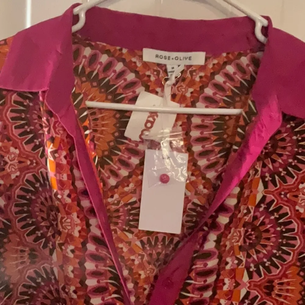 Rose + Olive Women long Sleeve  Top SZM NWT - Image 2