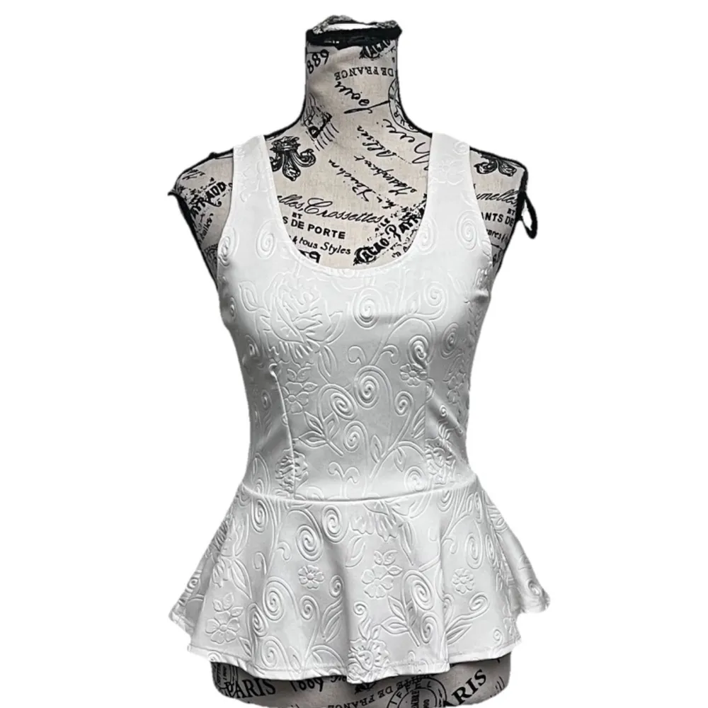 Y2K White Textured Peplum Tank Top Women’s Scoop Neck Blouse 5 - Image 2