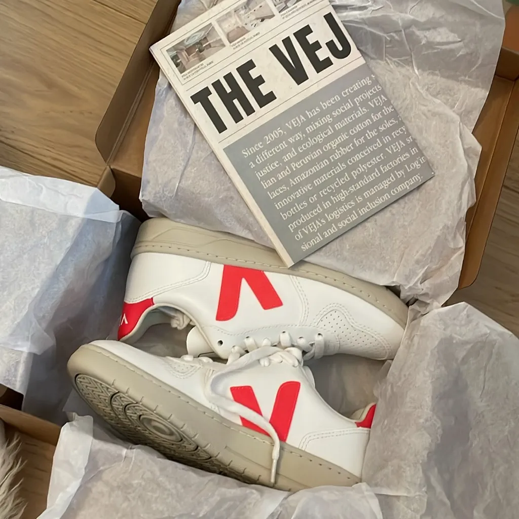 Veja v10 white rose - Image 4