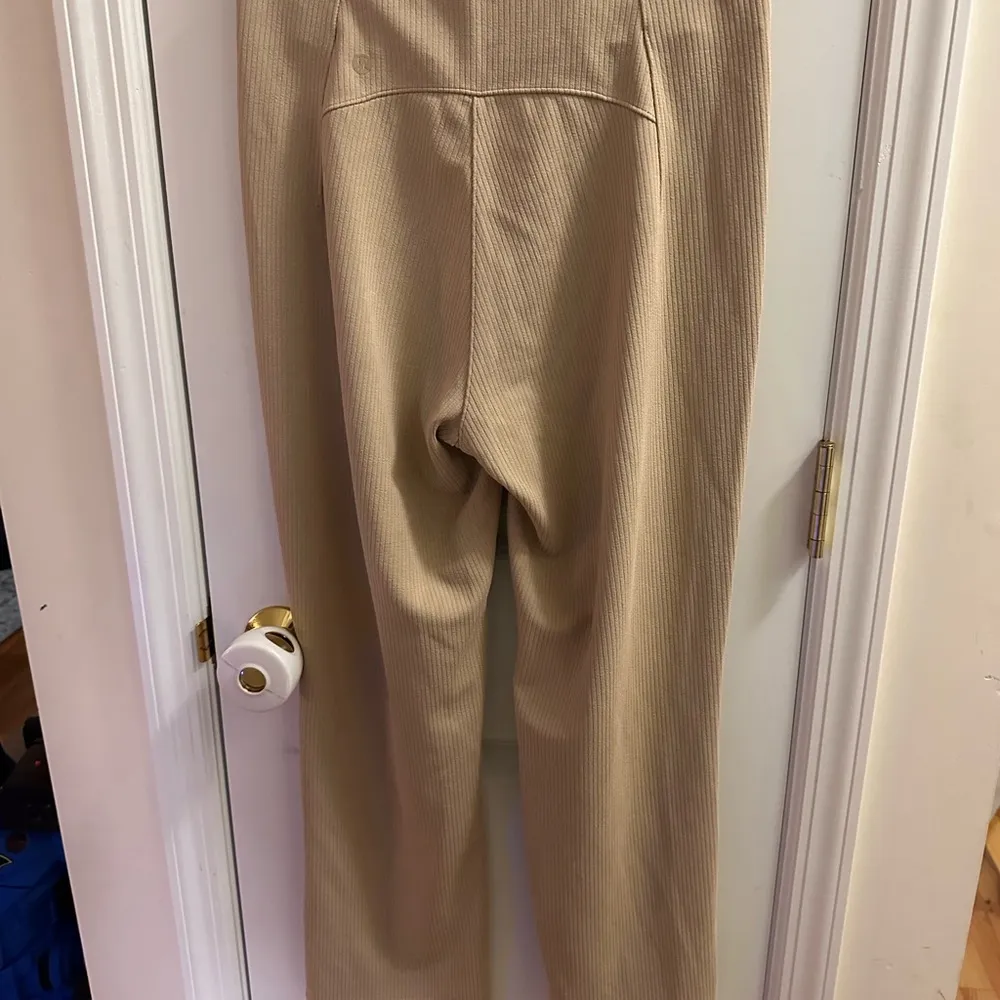 Lululemon Ribbed Softstreme Zip-Leg High-Rise Cropped Pants 25"Trench size 8 - Image 6