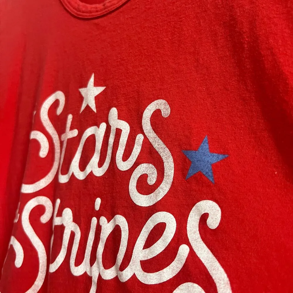 General Standard MEDIUM Women’s Red Stars and Stripes 4th of July Tee Shirt - Image 4