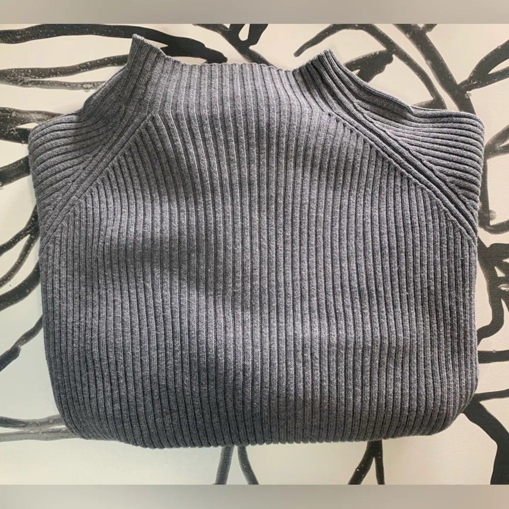 Studio Works Mock Neck Women’s Sweater. Size L. Ribbed. Gray. EUC - Image 3