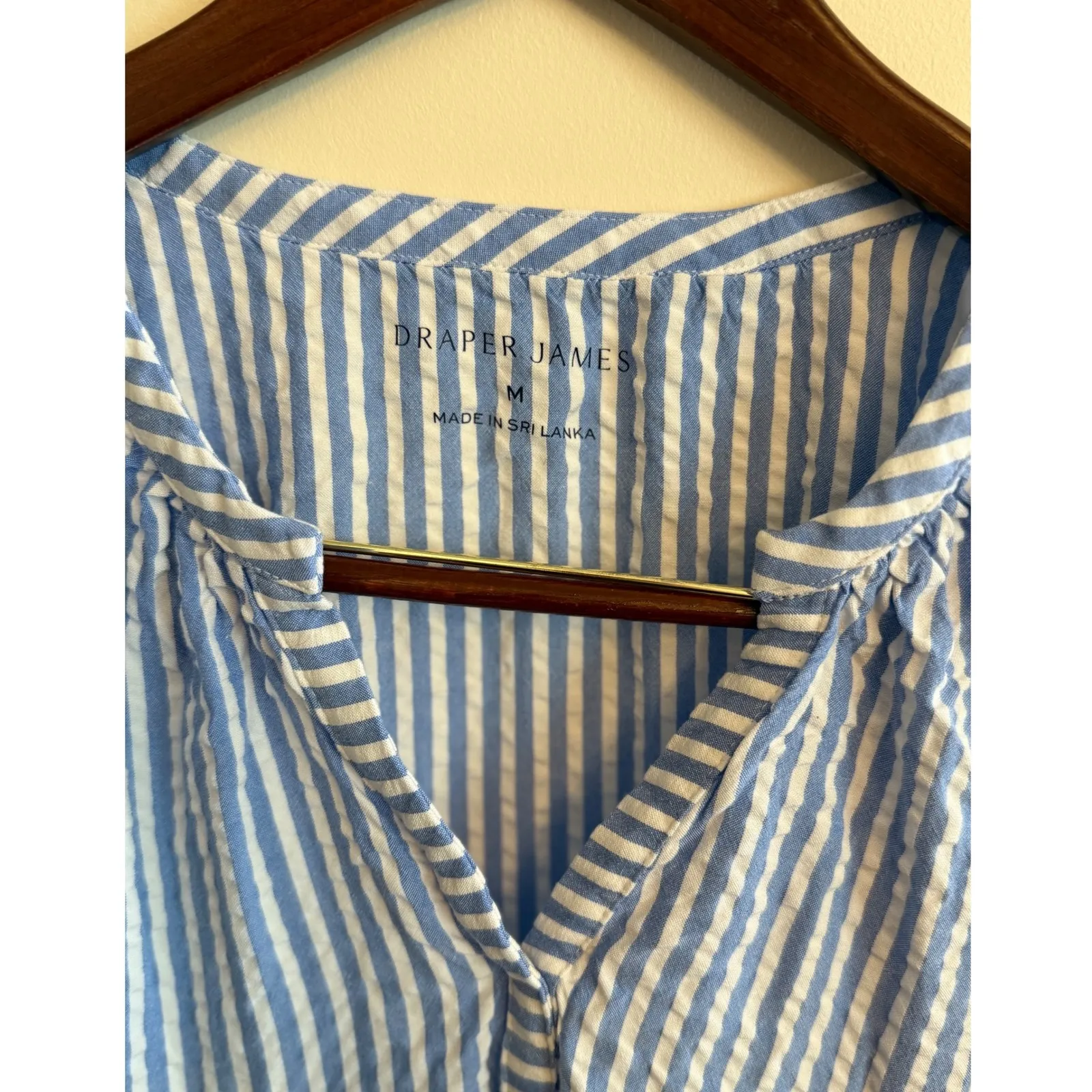 Draper James Women's Seersucker‎ Short Sleeve Top Size Medium - Image 6