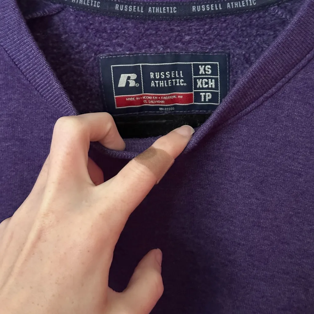 Russell Athletic Thick Purple Longsleeve Pullover Crewneck Sweatshirt size XS - Image 4