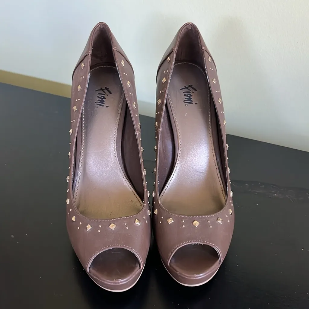 Fioni High Heels Brown Peep Toe studded Heels Gold Size 9.5 - Image 3
