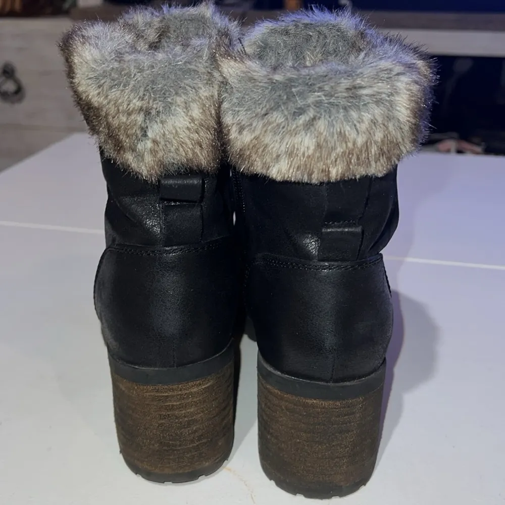 Comfort Women SZ 9 Faux Fur Lined Ankle Booties Black Block Heeled - Image 3