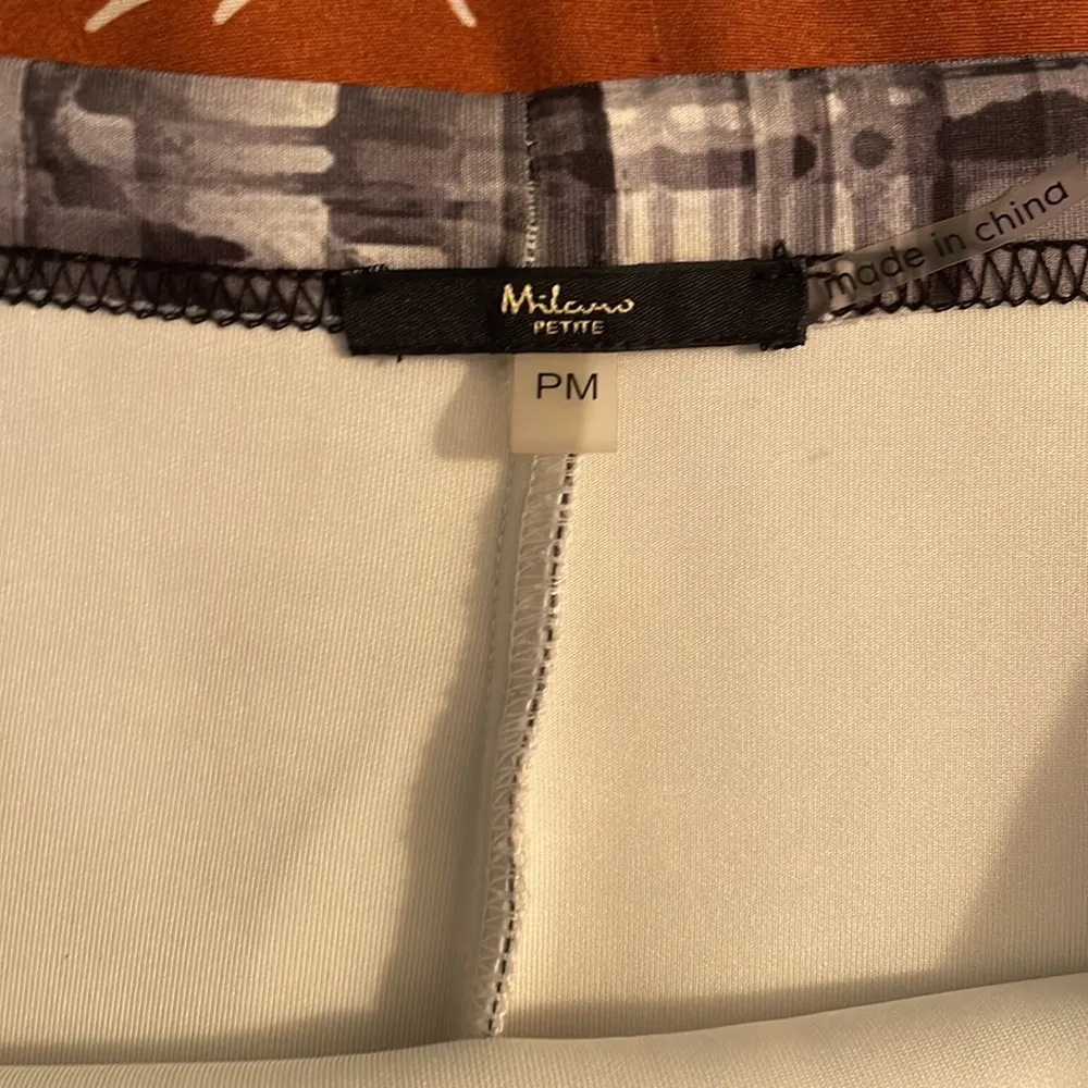 Milano pencil skirt size Medium Petite - Image 3