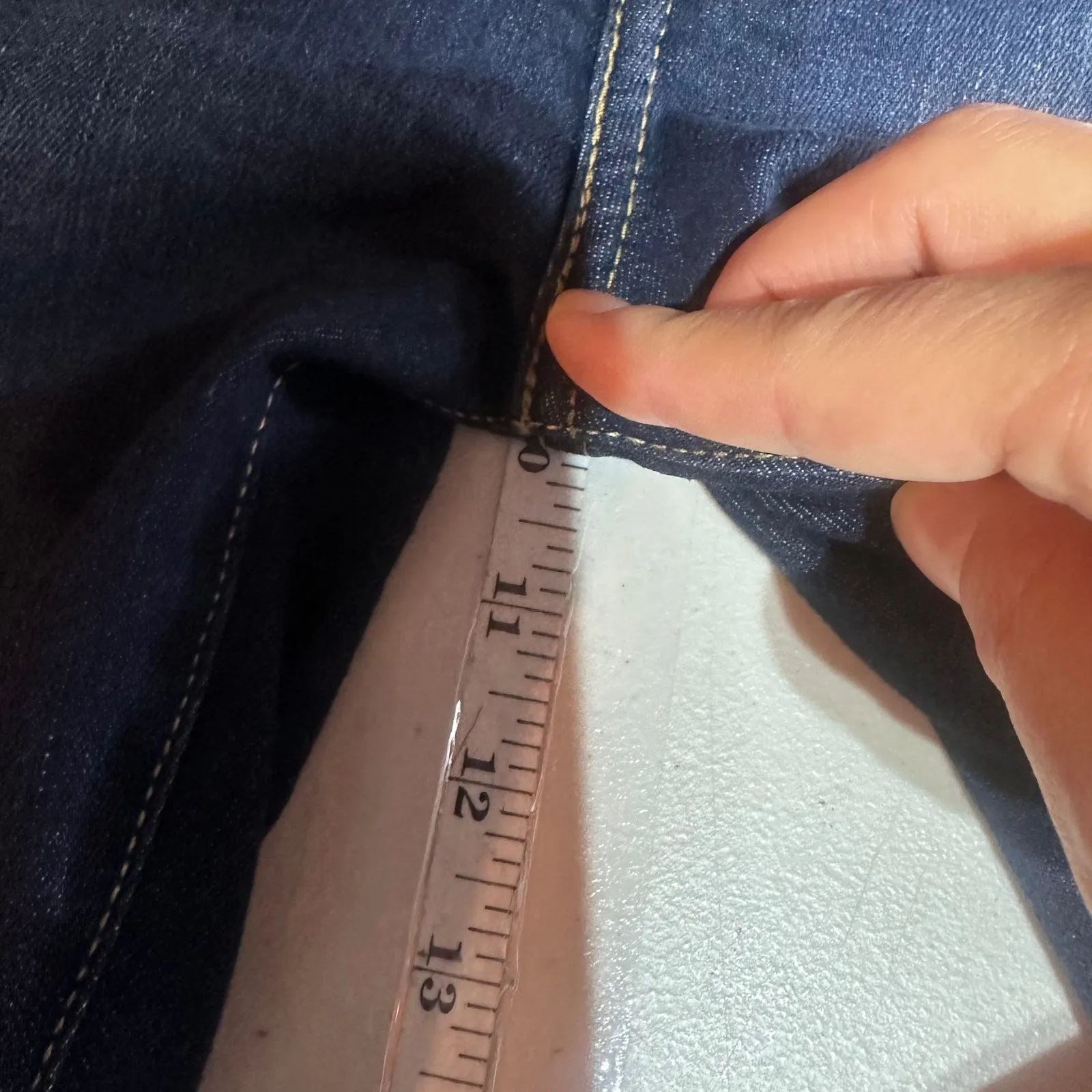 NWT Levi's Women's Size 2 W26 Dark Wash Mid Rise Bermuda Denim Shorts Cuffed - Image 8