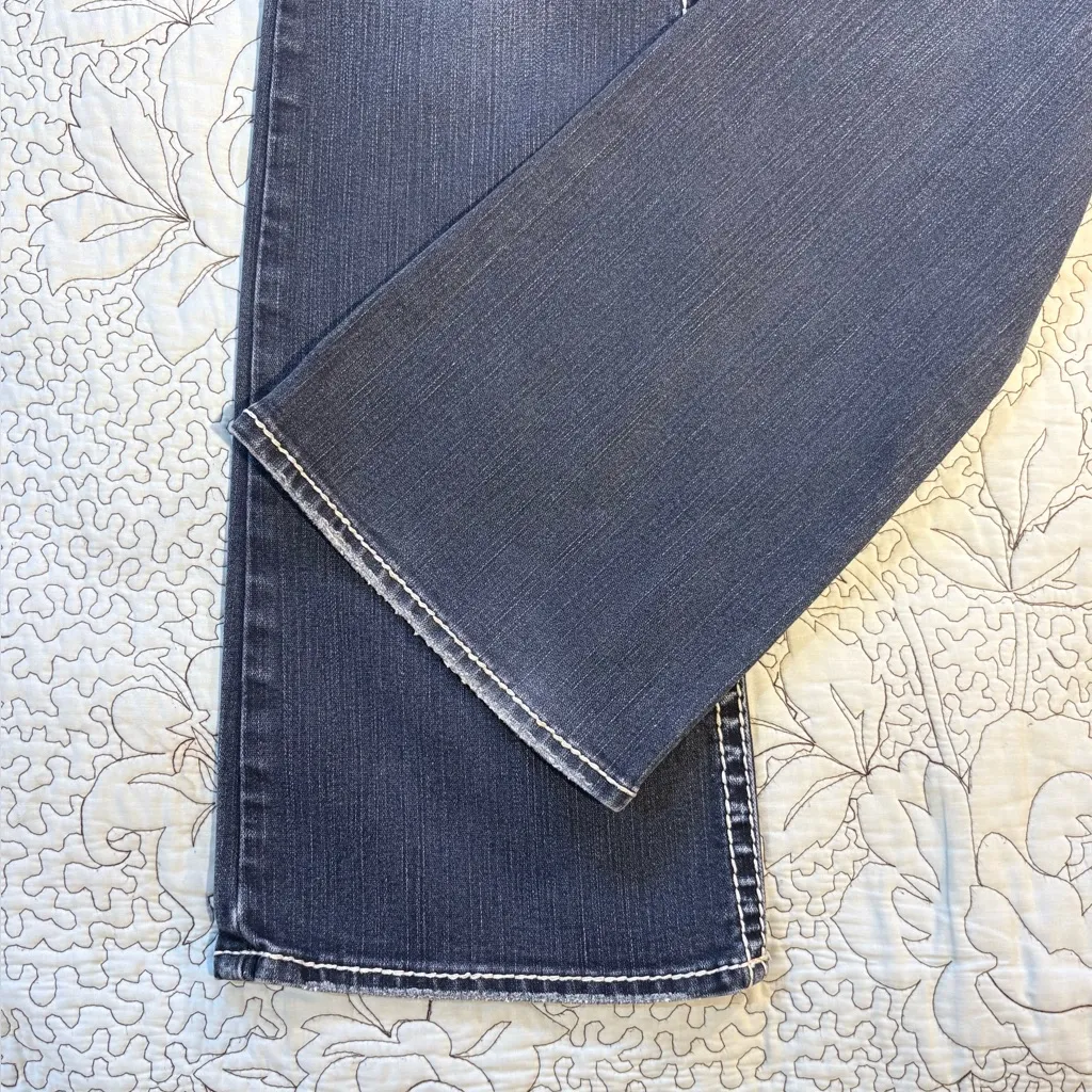 SILVER NATSUKI Medium Wash Boot Cut Jeans. Size 28/33 - Image 4