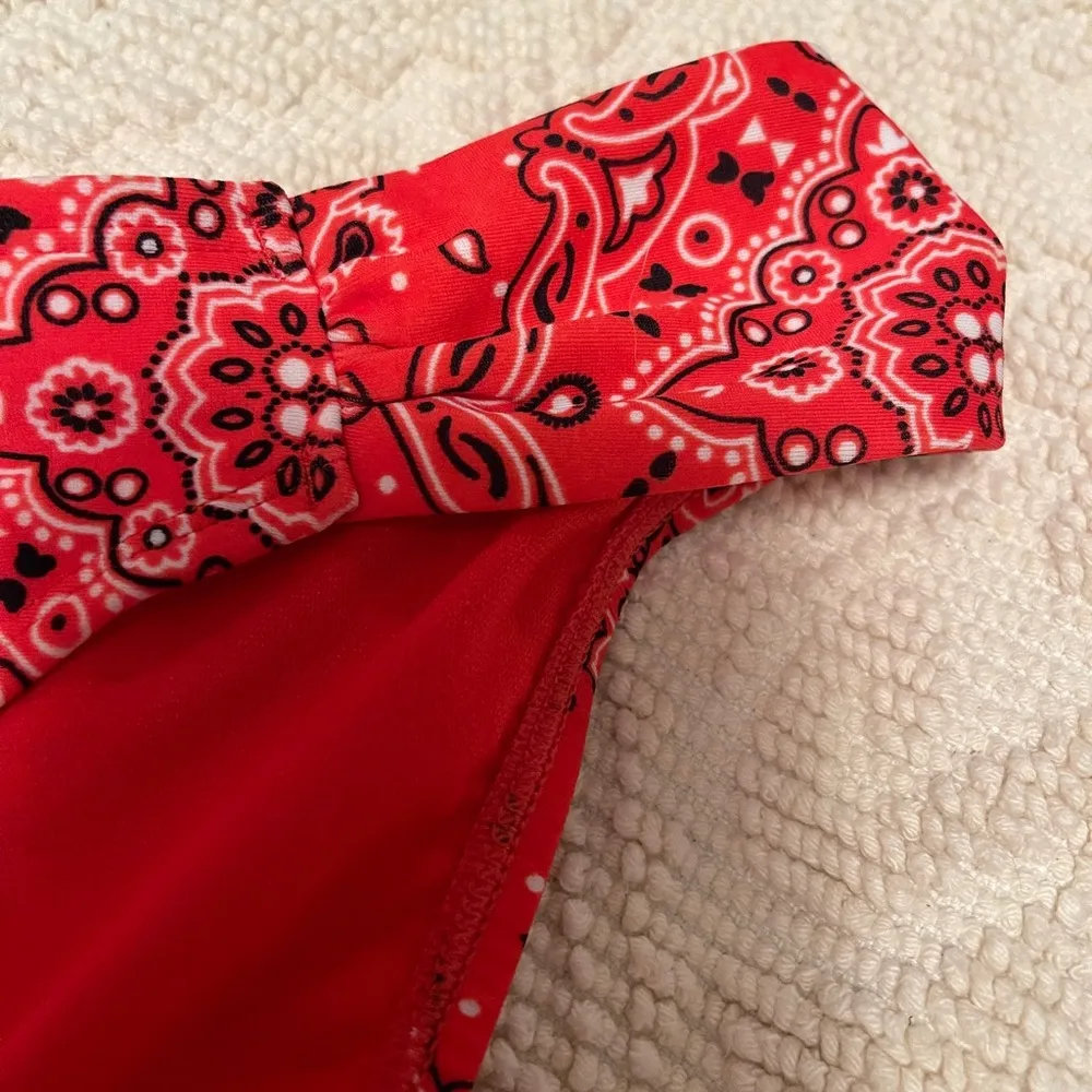 Old Navy NWT red white black bandanna print ruched booty bikini bottoms. Sz XL. - Image 3