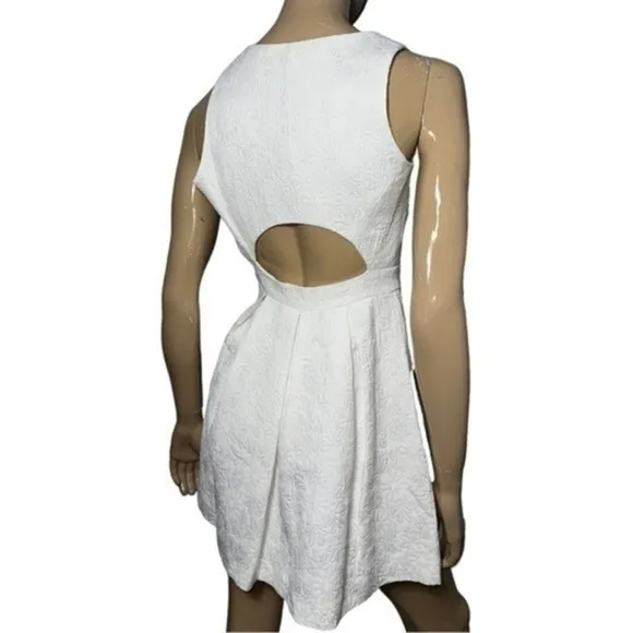 Jack Wills Women’s Size 2 White Floral Jacquard V-Neck Tank Fit Flare Dress - Image 2