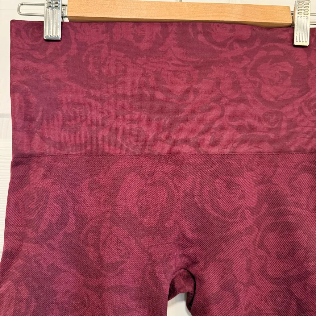 Like New Spanx Look At Me Now Garnet Rose Seamless Cropped Compression Leggings - Image 2