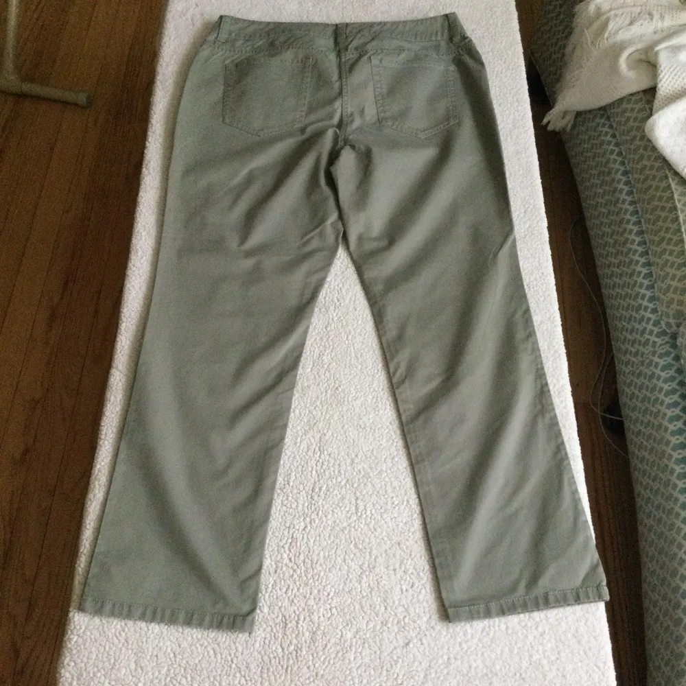 Olive Green Pants Stretch - Sz Chicos 2 Short - Image 2