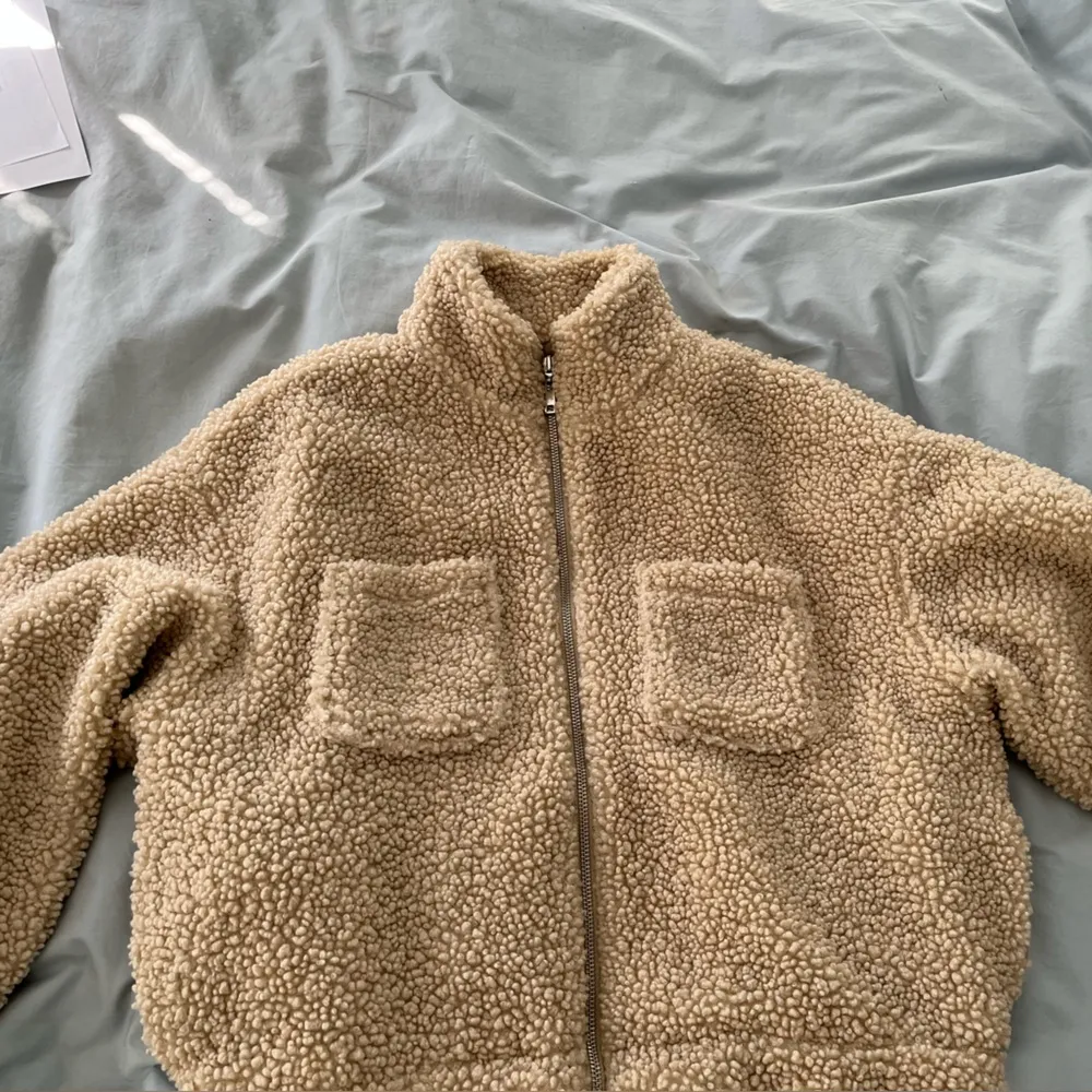 Never worn: Cropped Lulus M Sherpa zip up jacket - Image 4