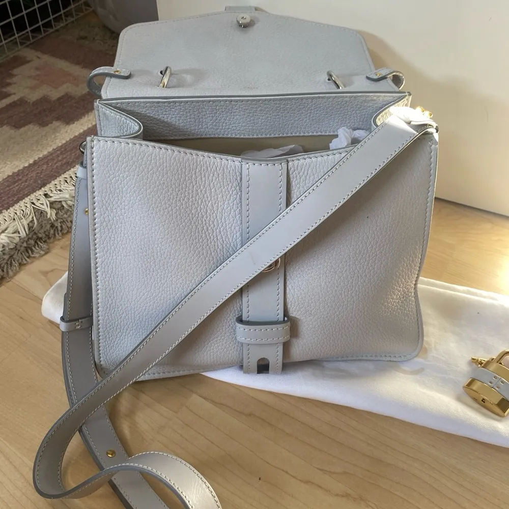 Chloé Aby Medium Leather Shoulder Bag in Sky Blue Adjustable Strap - Image 5