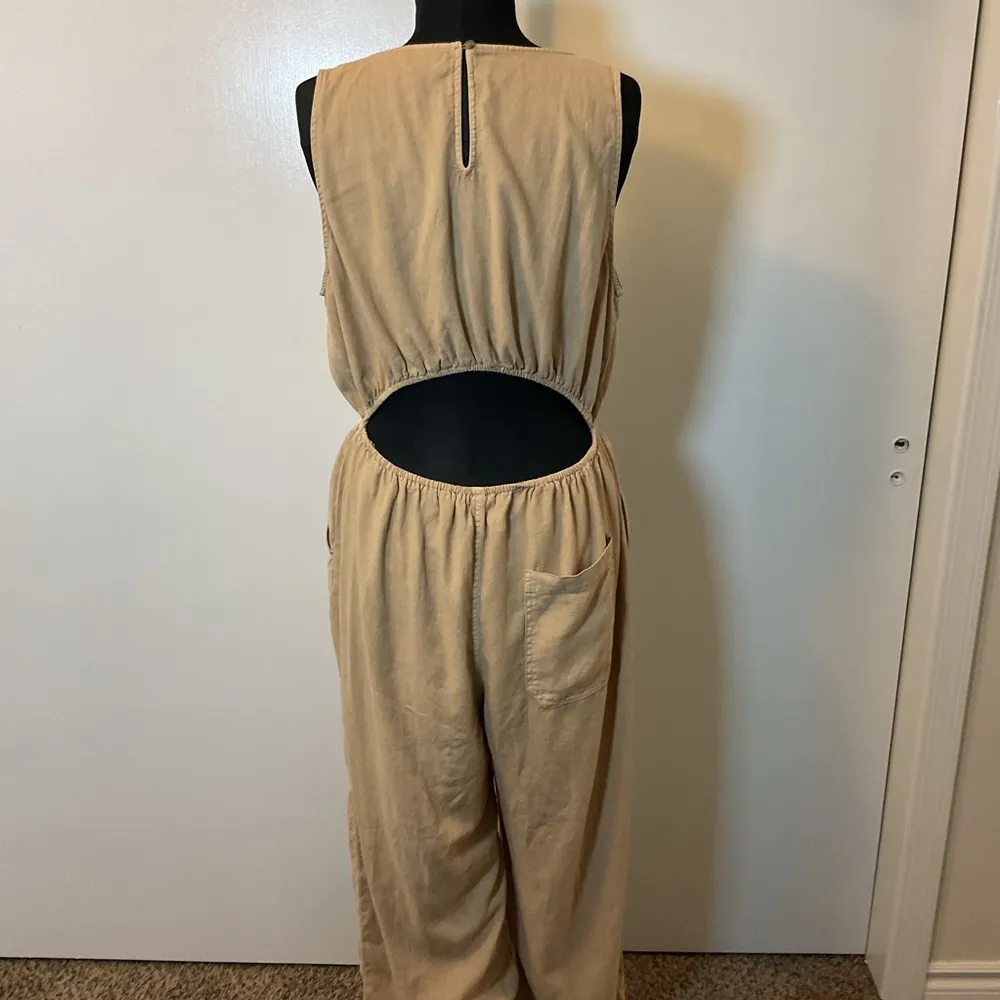 17. Universal Thread Tan V-Neck Jumpsuit With Open Back Cutout Size Large - Image 7