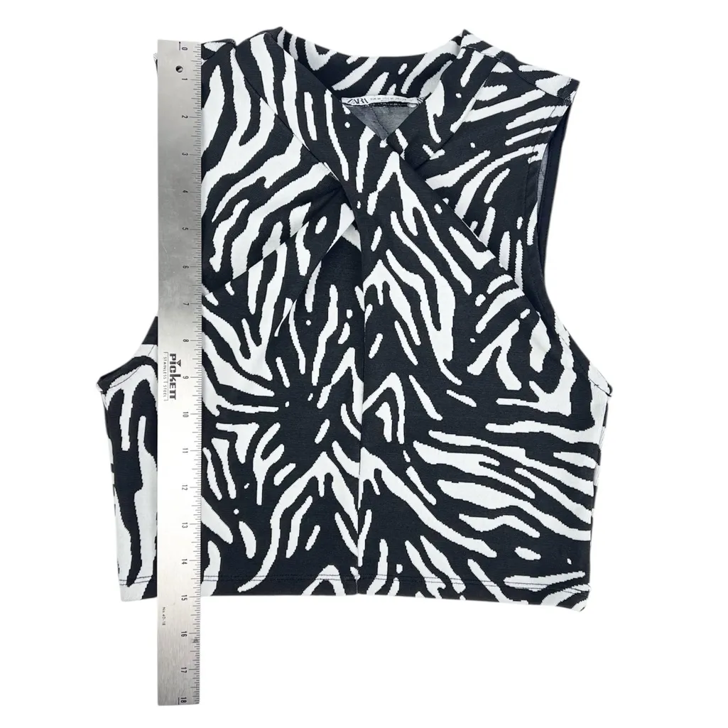 Zara Zebra Print Twist Front Sleeveless Crop Top Size Medium - Image 3
