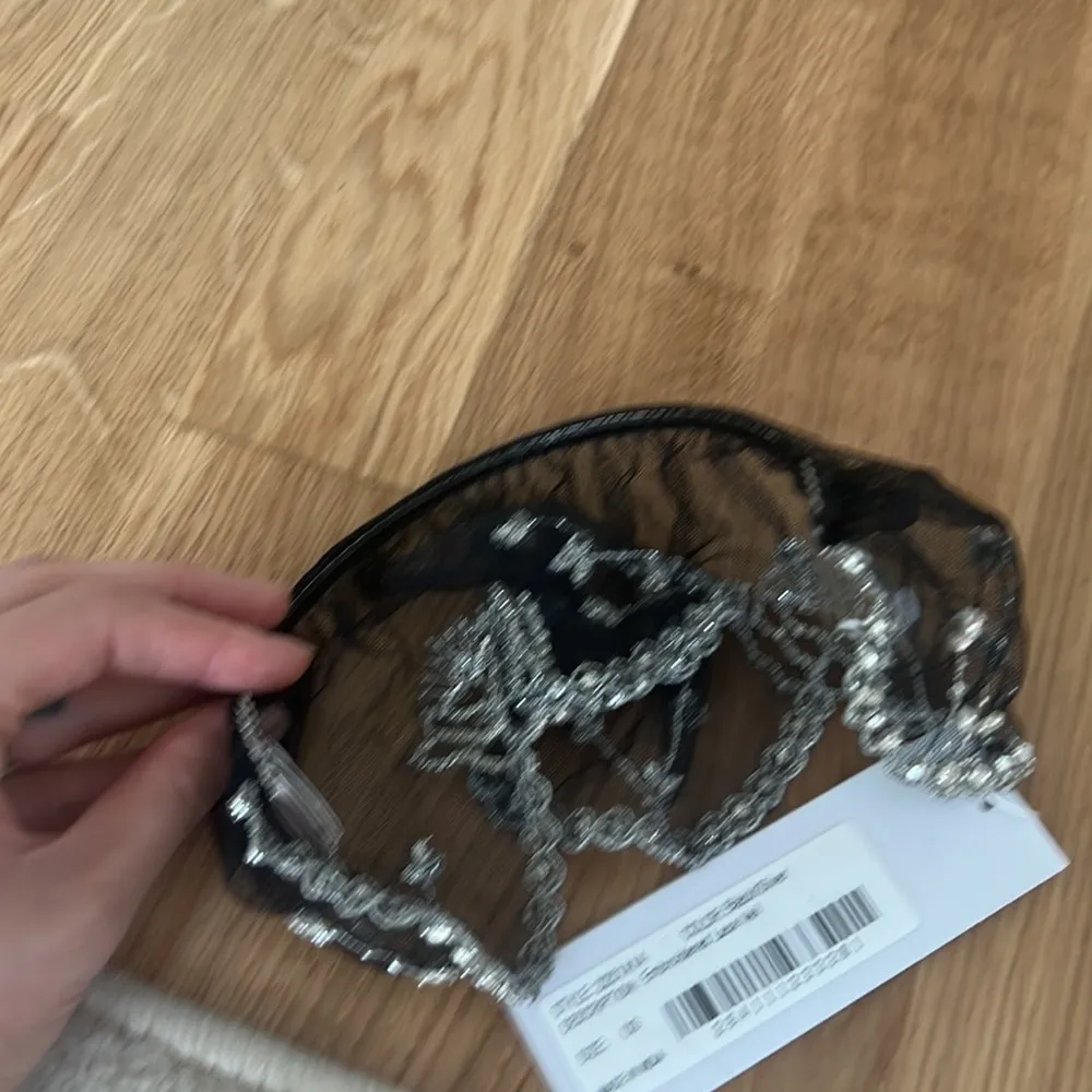 New AREA NYC EMBROIDERED LACE VEIL - Image 6