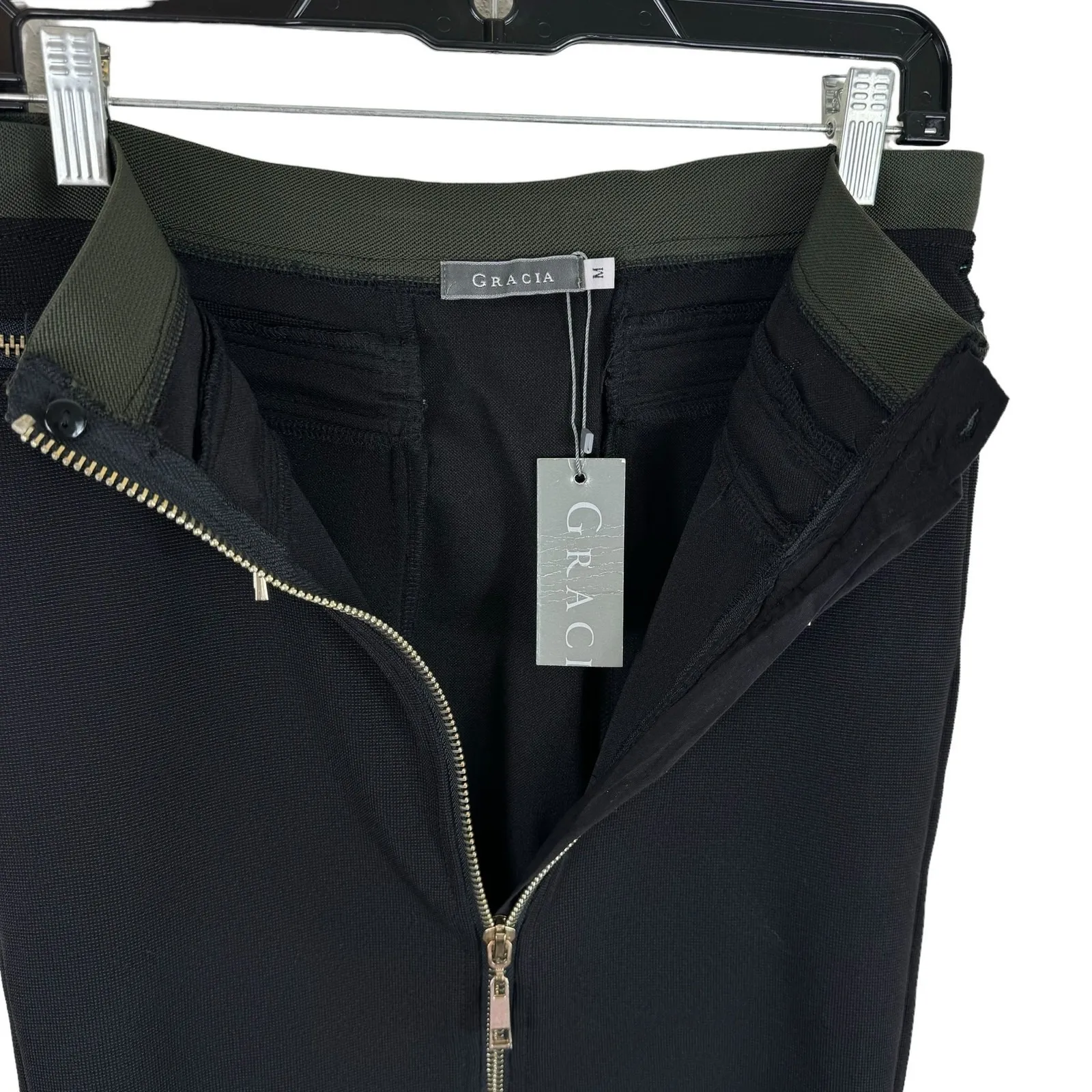 Gracia NWT Black Textured Knit Stretchy Elastic Waist Zipper Detail Midi Skirt M - Image 4