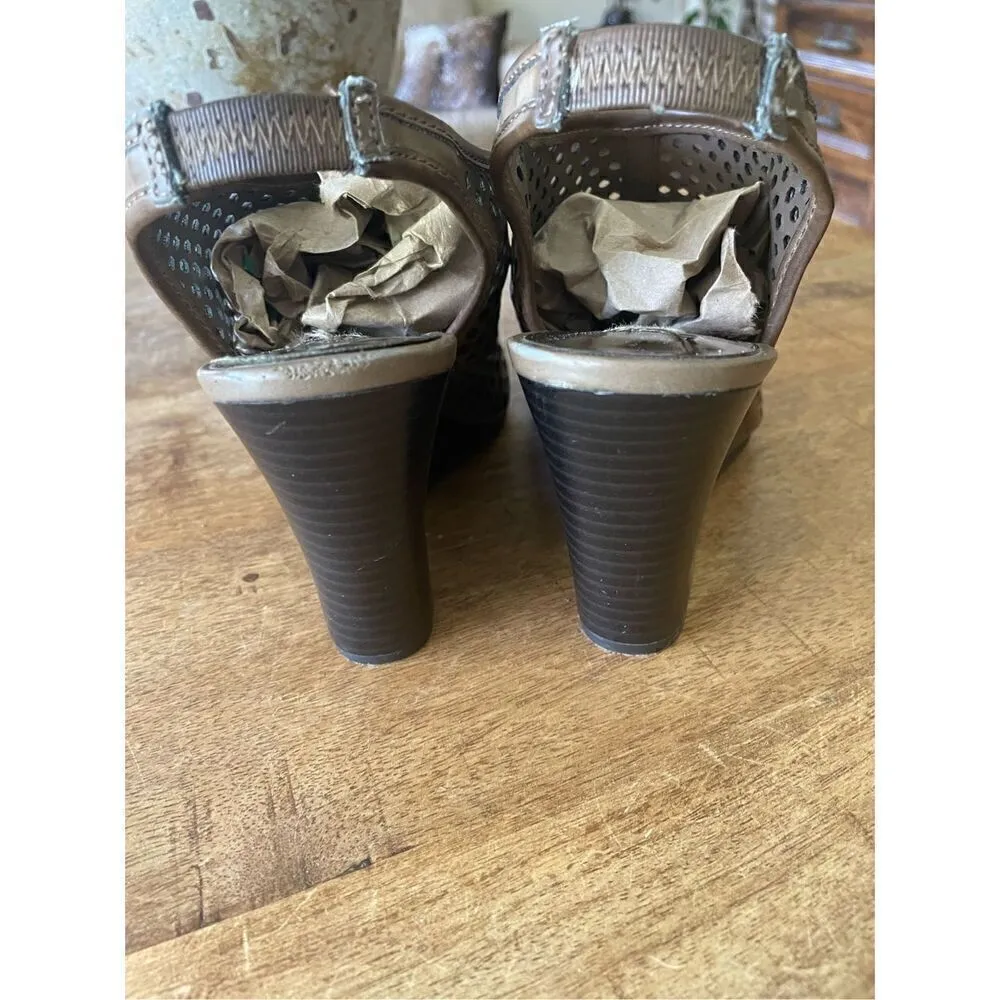 Simply Vera Vera Wang Wedge Slingback Laser Cutout Sandals Brown Women's Sz 6,5 - Image 3