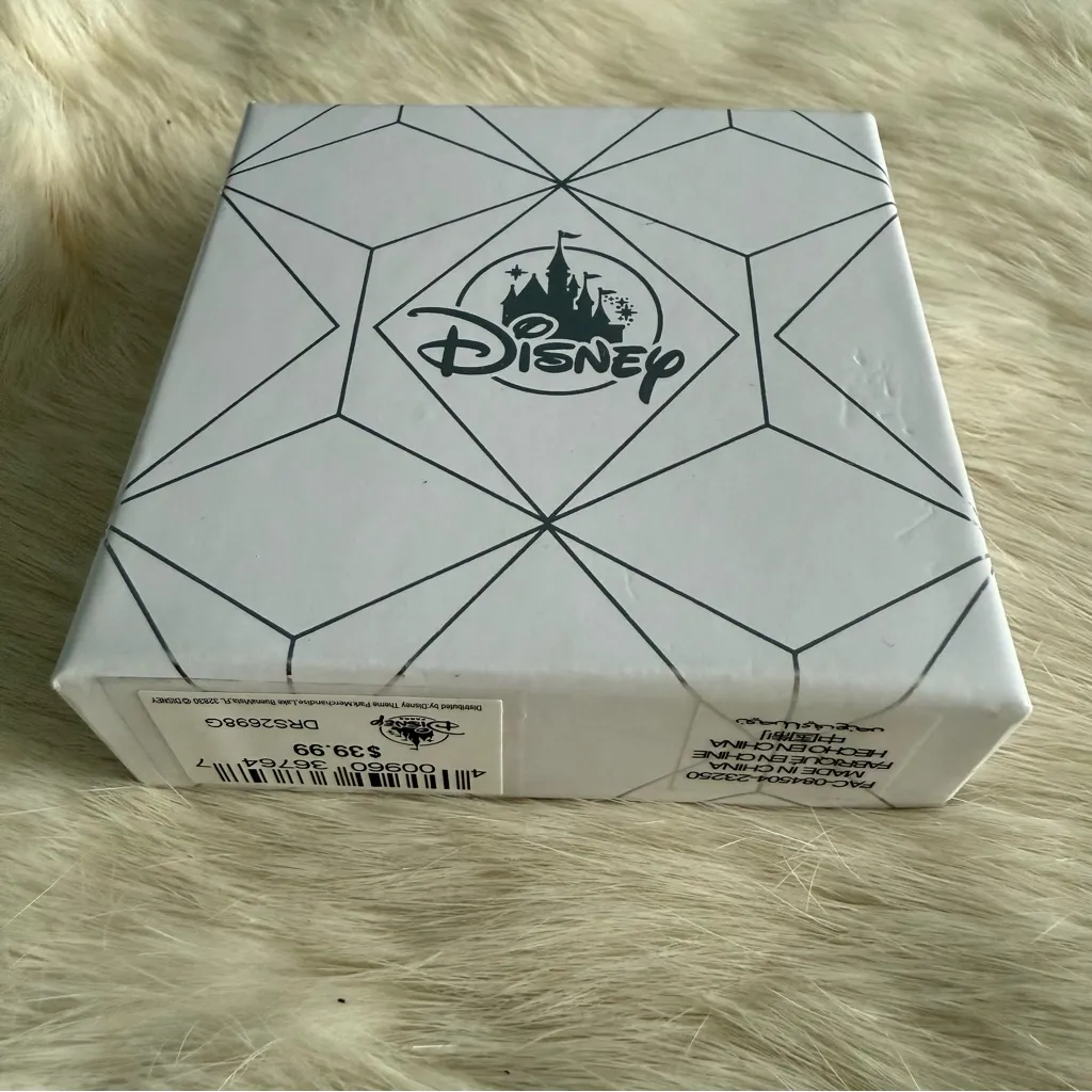 Disney Parks Goldtone Tinkerbell Earring and Necklace Set - Image 7