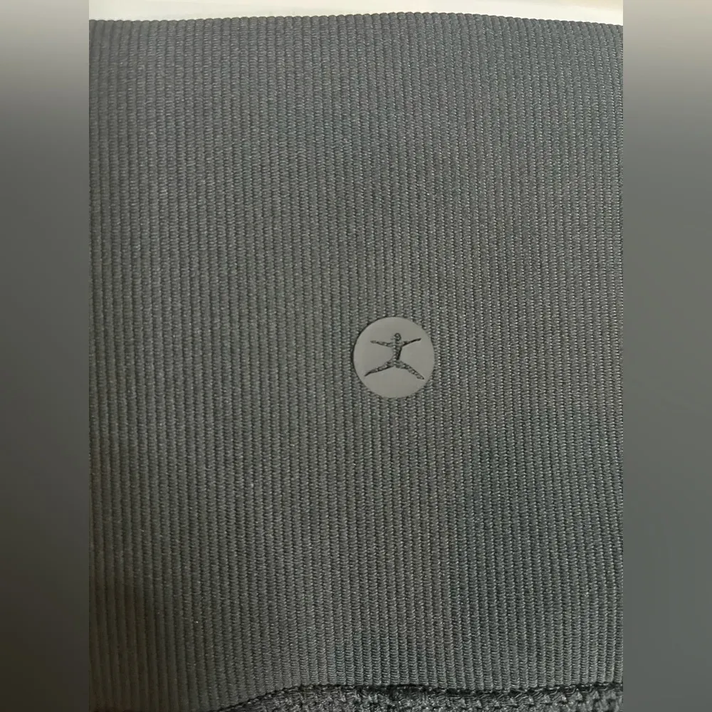 Danskin Women’s High Rise Ribbed Stretchy Pockets Shorts Adult XS Black Athletic - Image 7