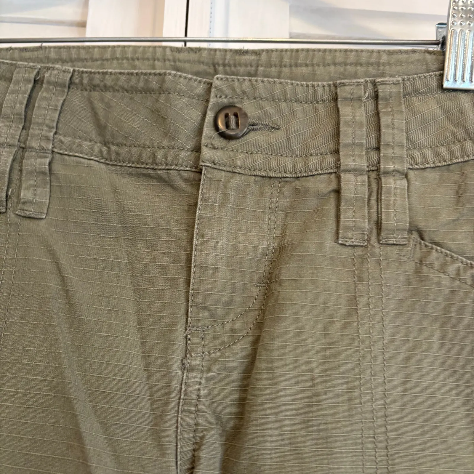 The North Face Olive Crops‎ Size 4 - Image 4