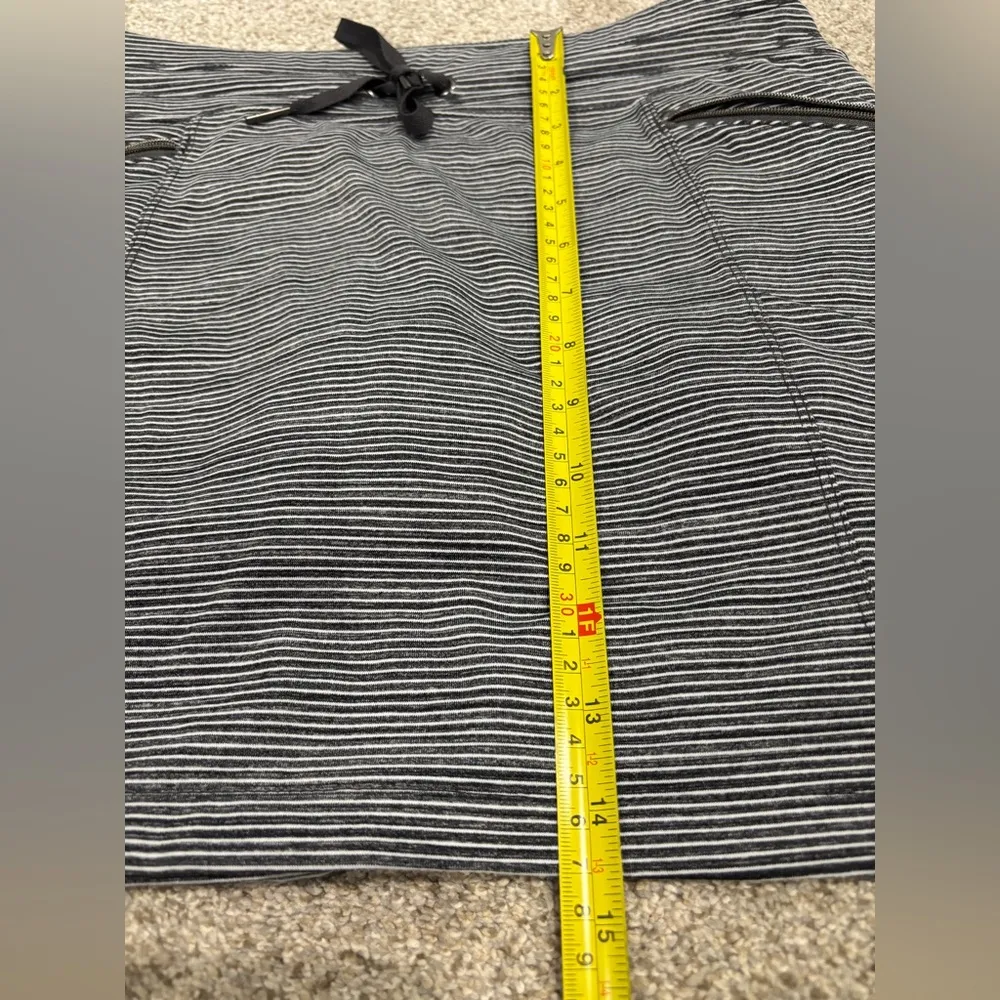 Athleta Modern Metro Grey Stretch Striped Golf Tennis Skirt Skort Women's S - Image 4