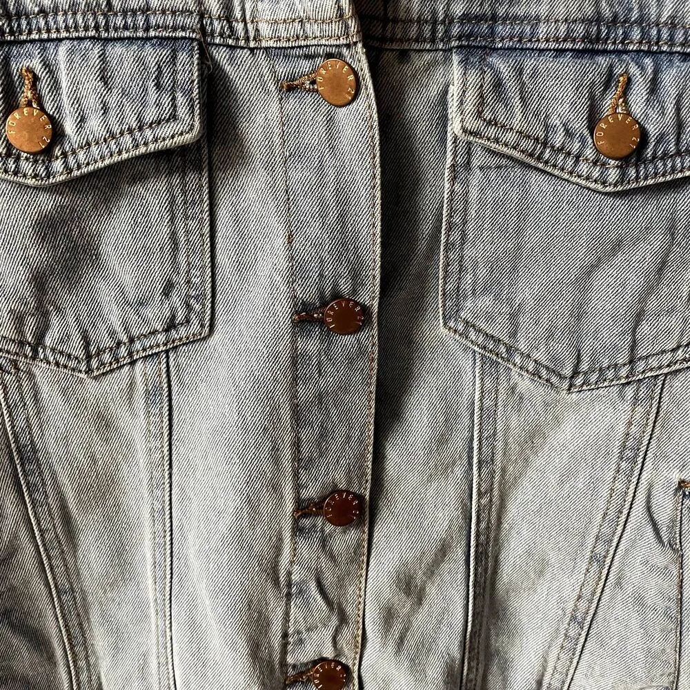 Forever 21 Light Medium Wash Oversized Denim Jacket Size L GUC - Image 4