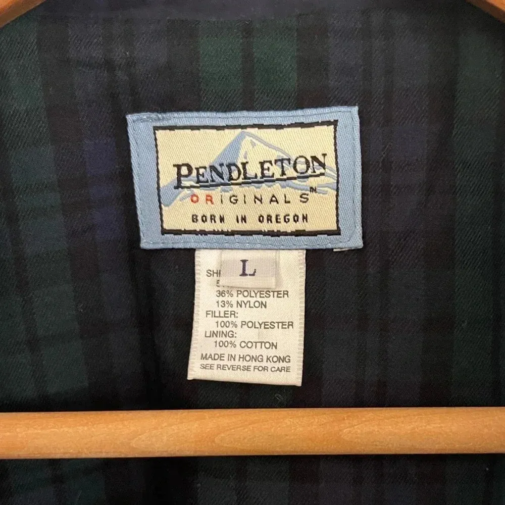 Women’s Pendleton flannel lined navy blue sleeveless vest Large - Image 4