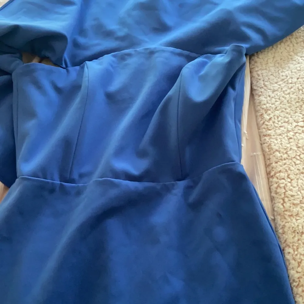 Parker black dress size 8 thick flattering fabric - Image 3