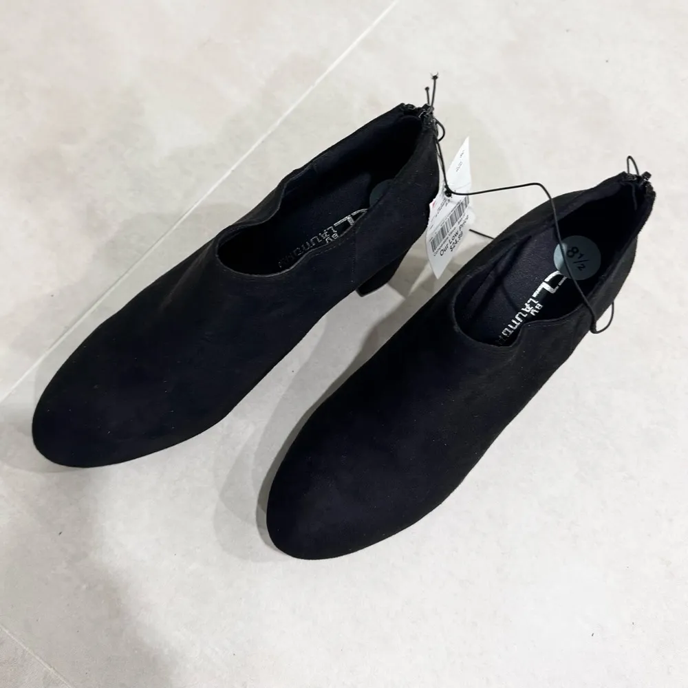 CL by Laundry Black Ankle Booties Sleek Design - Image 7