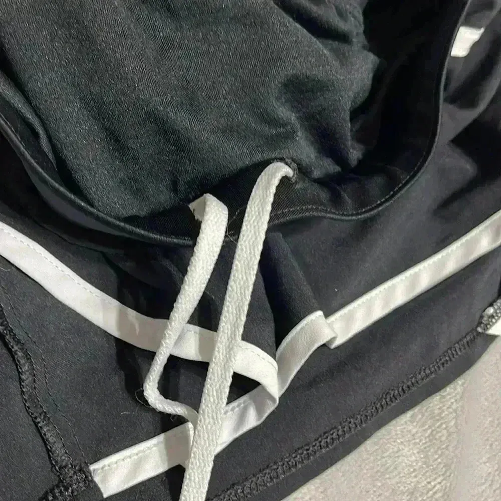 2/15 Under armor shorts - Image 4