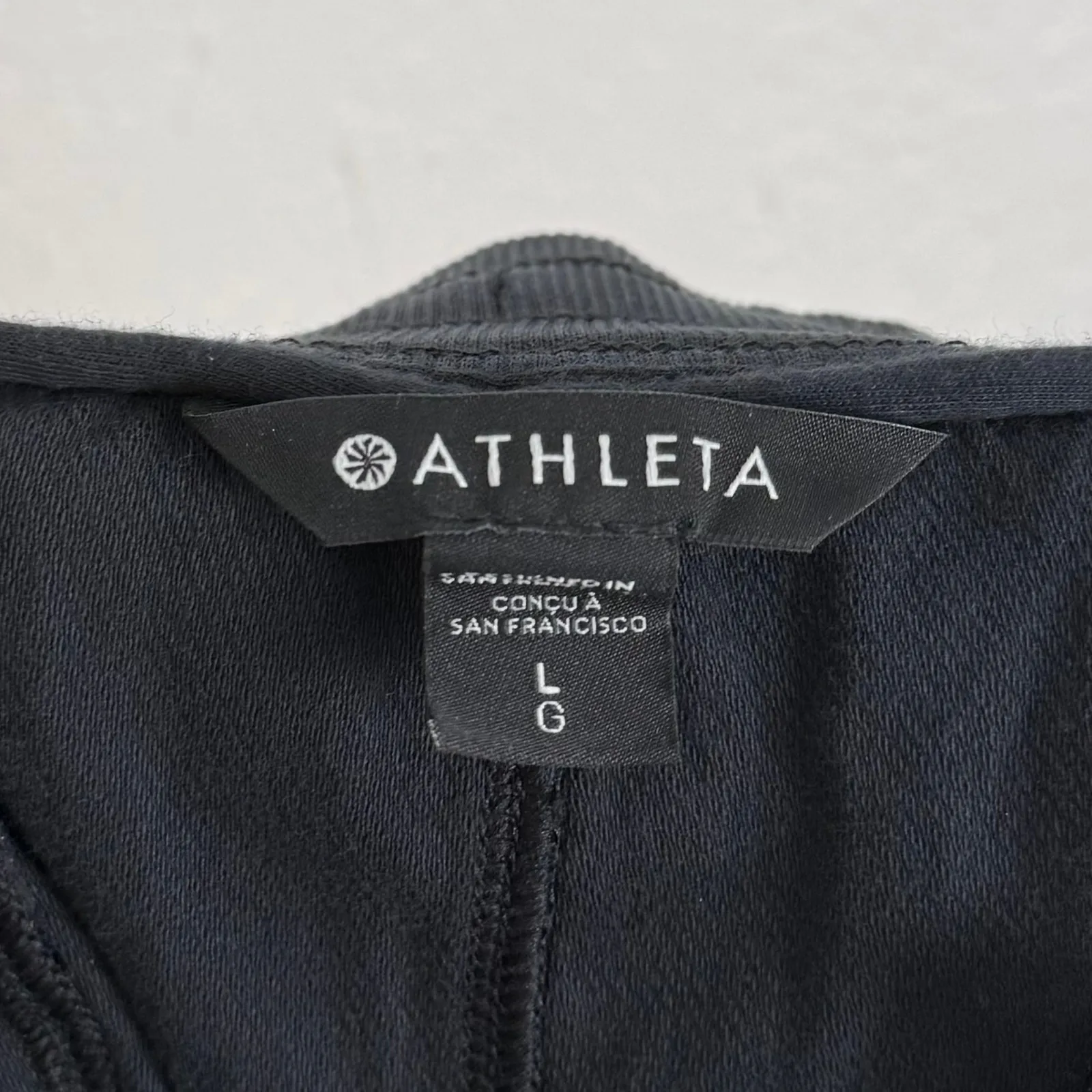 Athleta Farallon Midi Short Black Athleisure Size Large - Image 4
