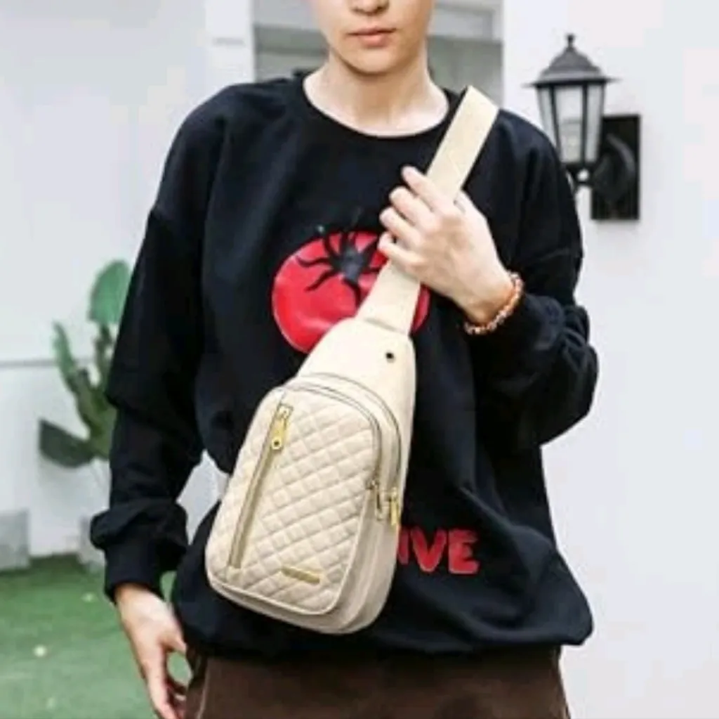 Quilted Sling Bag Compartment Utility Purse Cream White Gold Hardware - Image 2