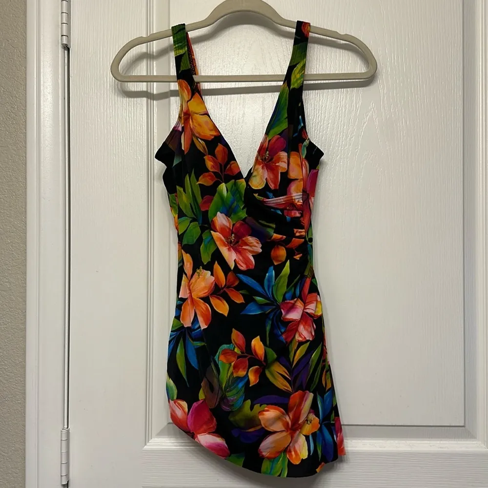 Miraclesuit Tropical Black Floral Swimsuit Swimdress Size XS/SML EUC #7743 - Image 3