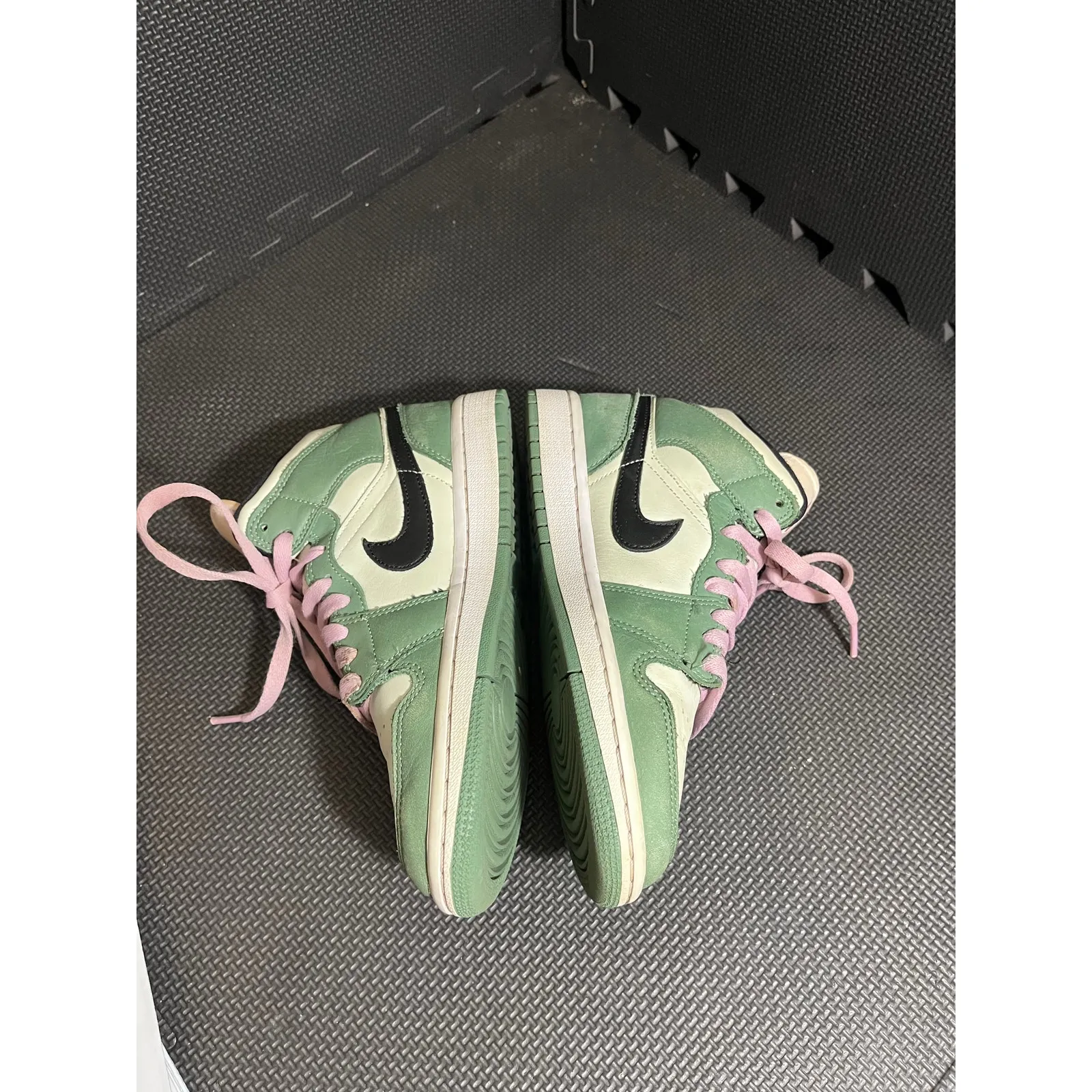 Nike Air Jordan 1 Mid SE Dutch‎ Green Women's Size 6.5 Pink Laces CZ0774-300 - Image 3