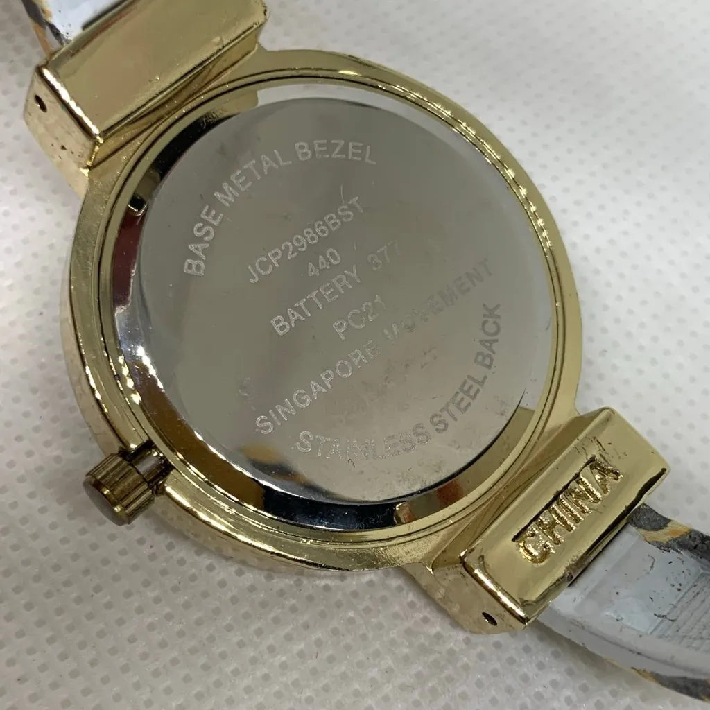 Women’s gold tone watch cuff bracelet 35mm round quartz analog 6.5” running - Image 6