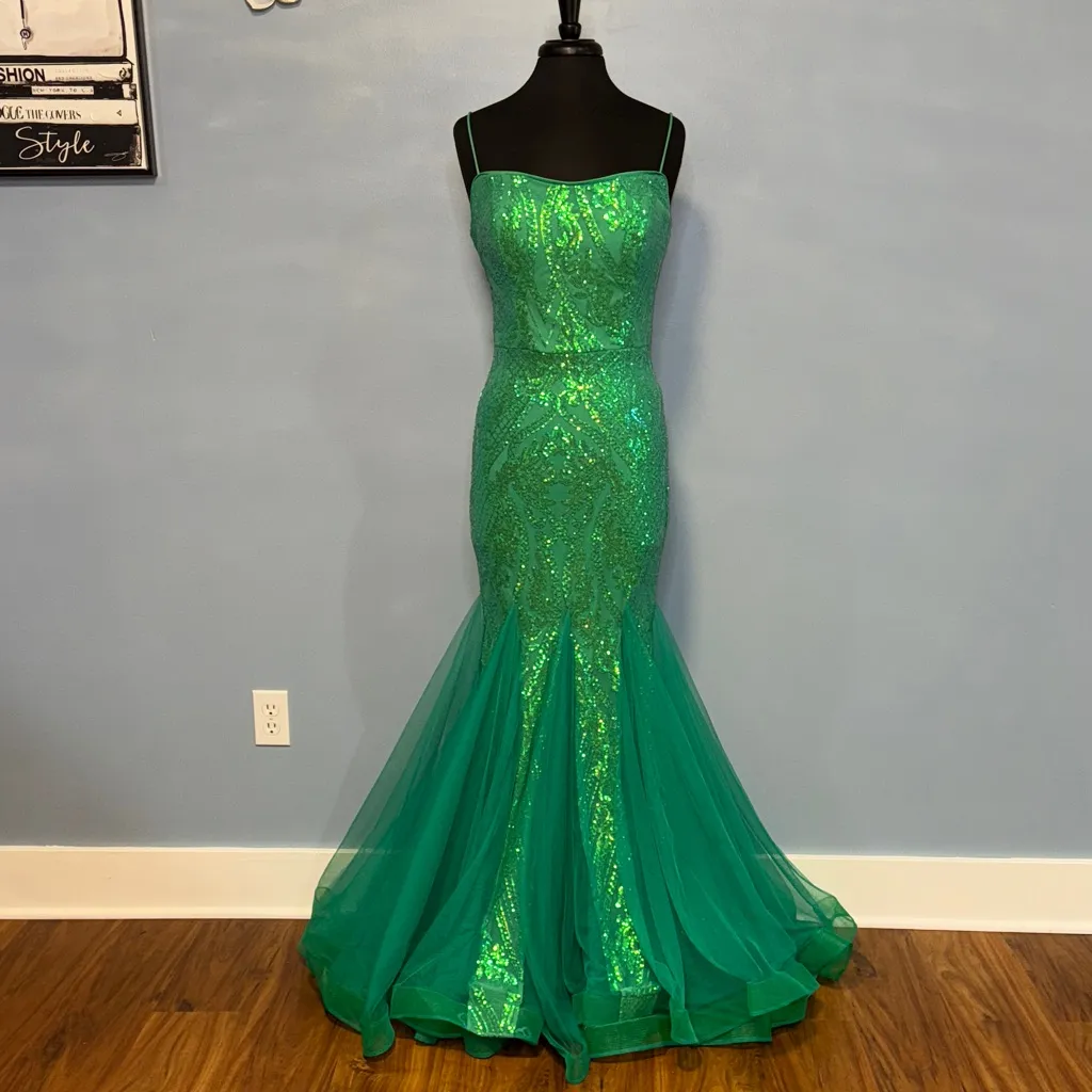 Faeriesty Glamorous Green Sequin Dress Size Large NWT - Image 2