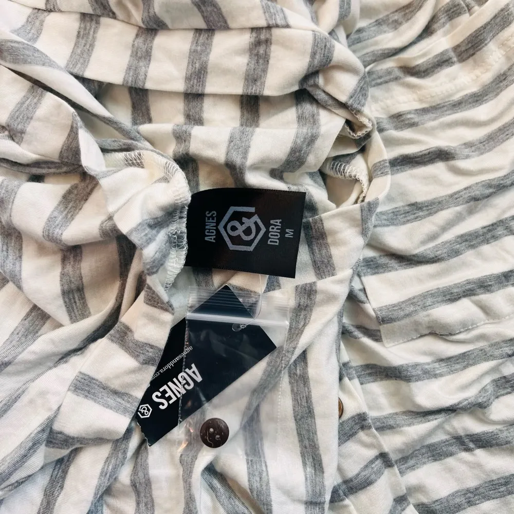 Agnes & Dora Essentials Button Down Cardigan White/Grey w/Pockets M NWT #202 - Image 5