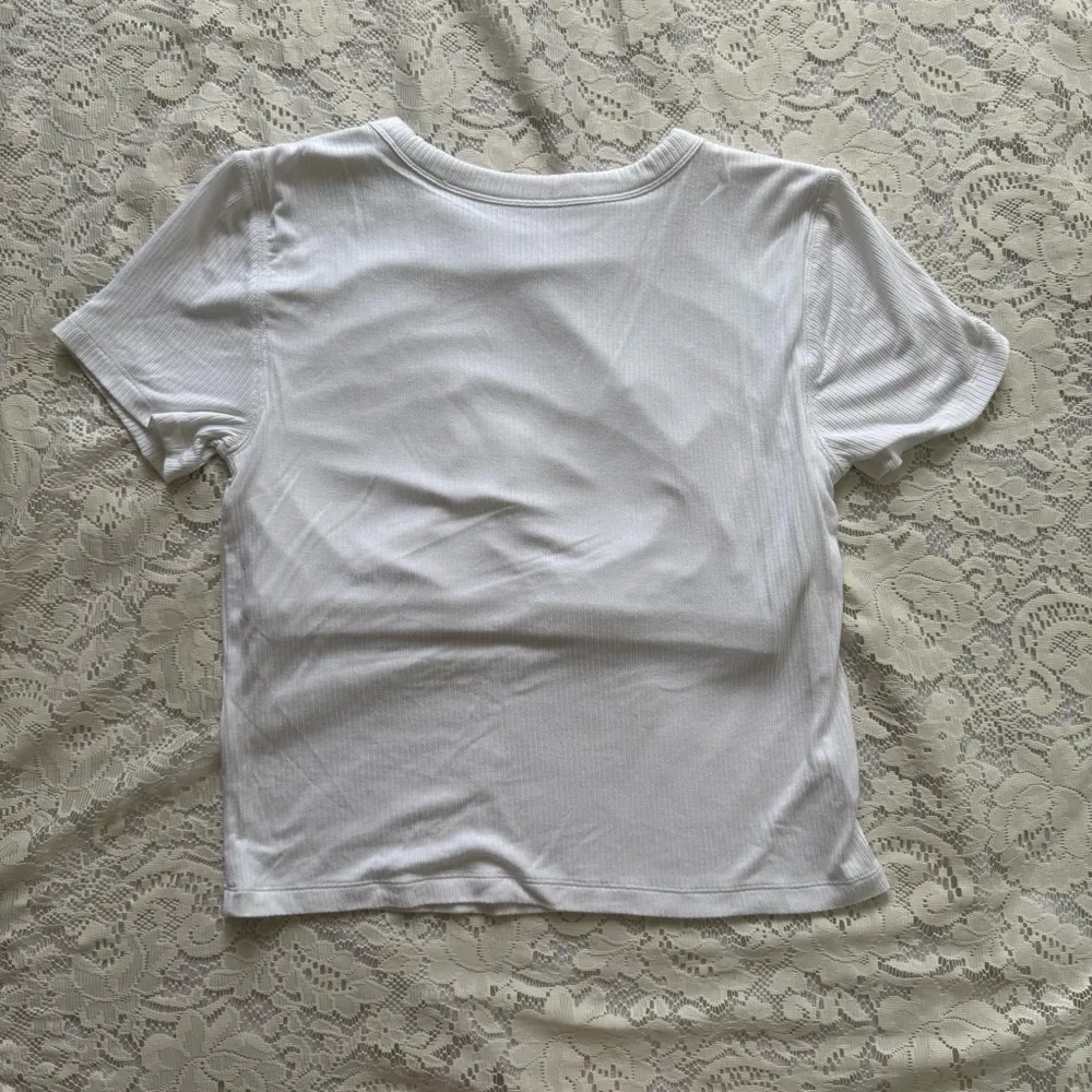 Athleisure Lou & Grey White Ribbed Tee with Built-in Bra Size L - Image 3