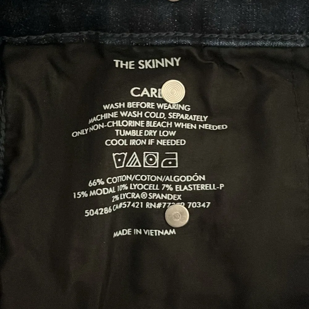 Ann Taylor the skinny with gold button details in size 6 in dark wash - Image 8