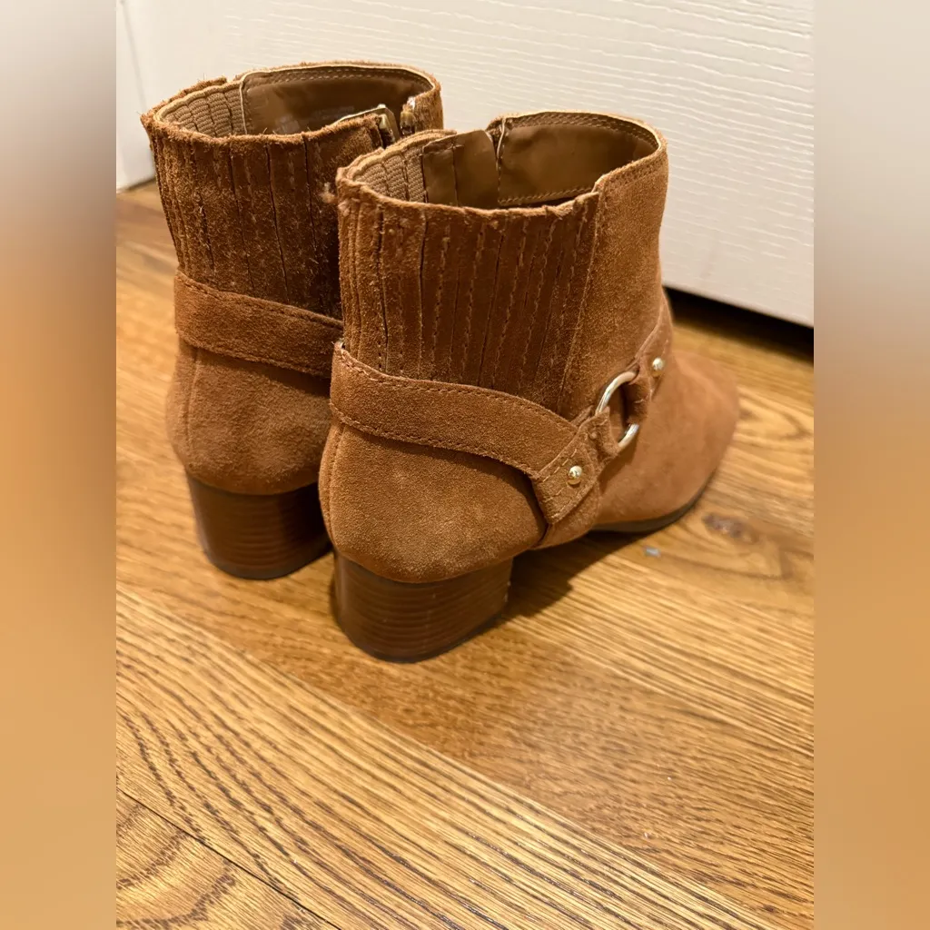 Essex Lane Women's Tan boots size 7.5w - Image 5