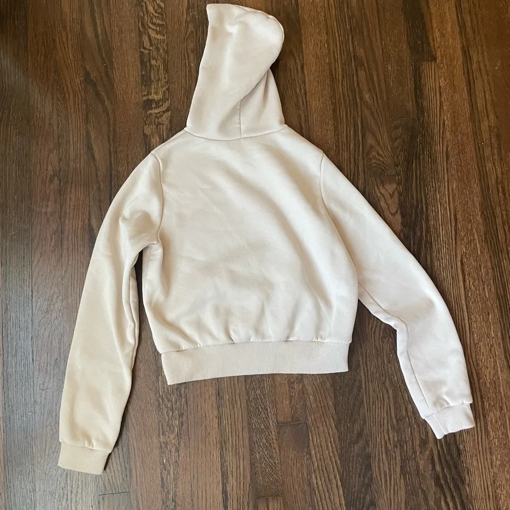 Amazon beige sweatshirt/pants set - Image 8