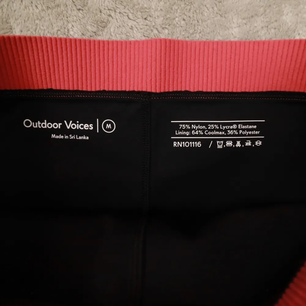 OUTDOOR VOICES Smooth 7/8 Leggings Black with Desert Rose Spellout Size Medium - Image 3