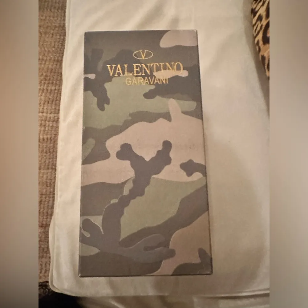 Valentino Camo Slides Never Worn size 41 Black - Image 2