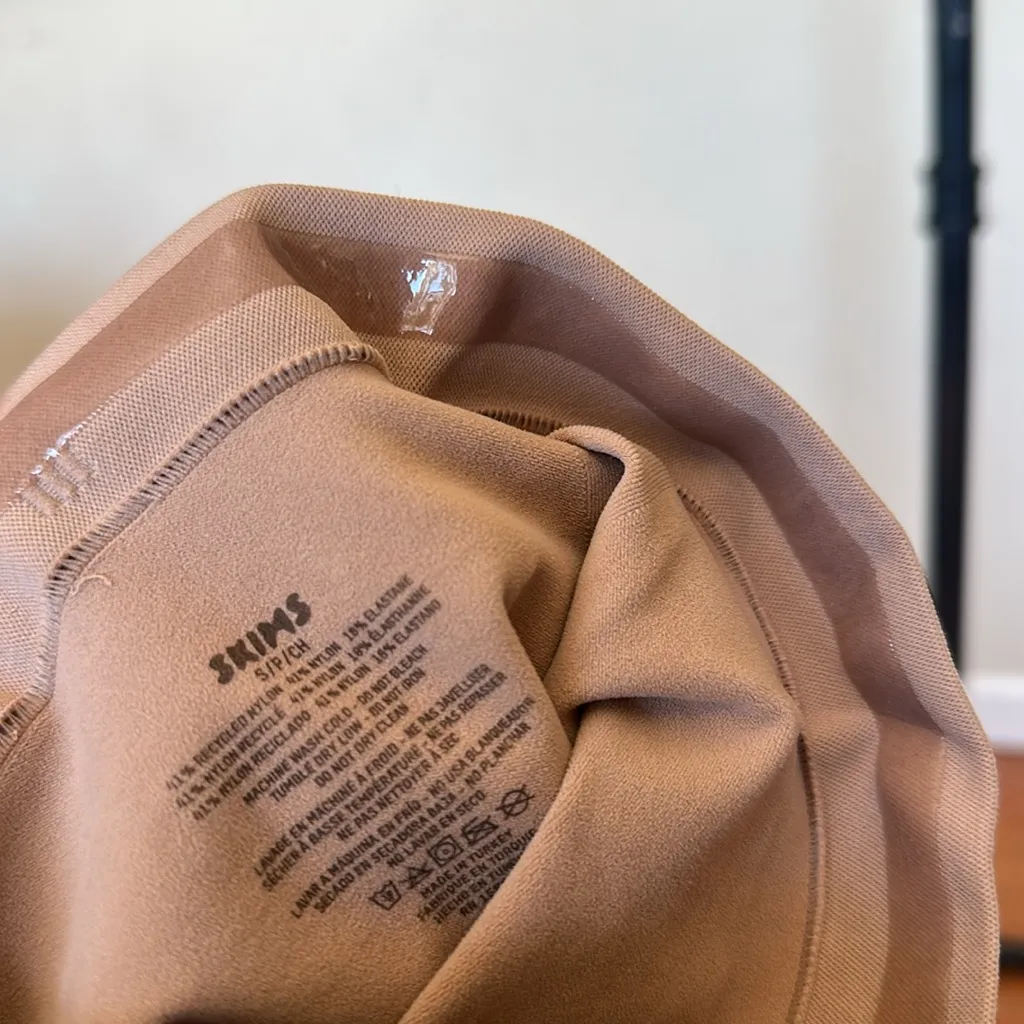 New Skims Seamless Sculpt Solution Short Left‎ Leg Exposed Size S - Image 4