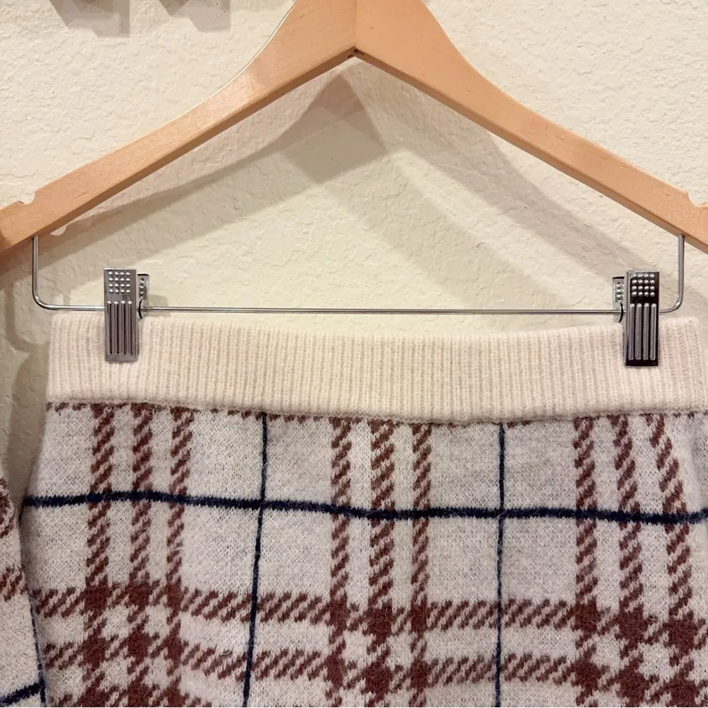 En Saison Bronte Plaid Oversize Sweater & Skirt Set in Beige NWT Size Small Brown - Image 5
